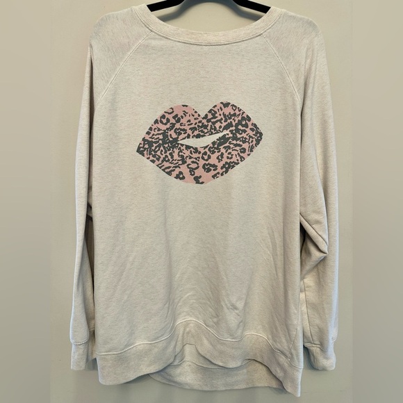 Rare Wildfox Cream & Leopard Print Lips Sweatshirt Medium - Picture 1 of 4